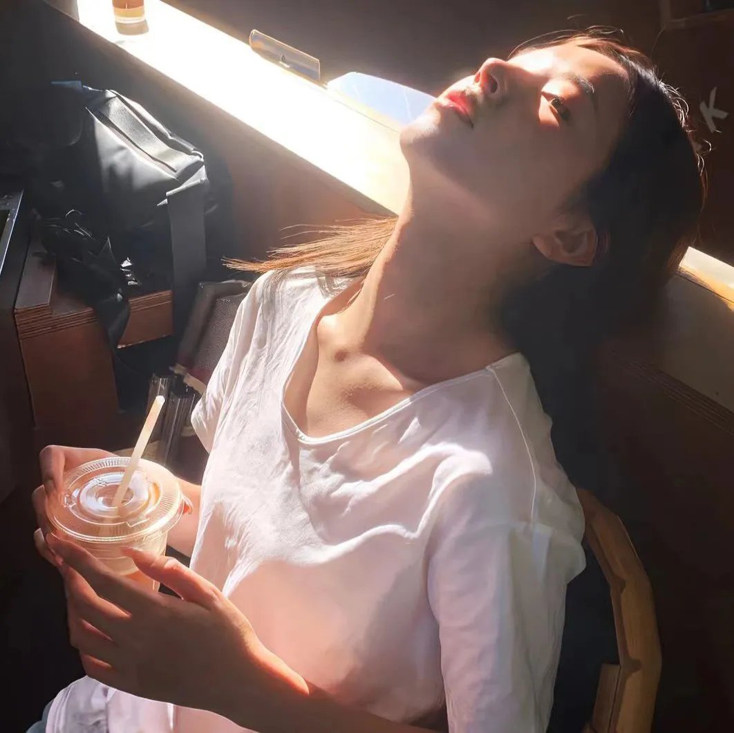 处于精神崩溃边缘的侦探